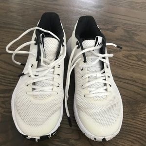 HOVR Women’s Under Armour - Brand new basketball shoes